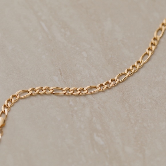 Chelsea Figaro Chain | 18k Gold Filled - Picture 2 of 8